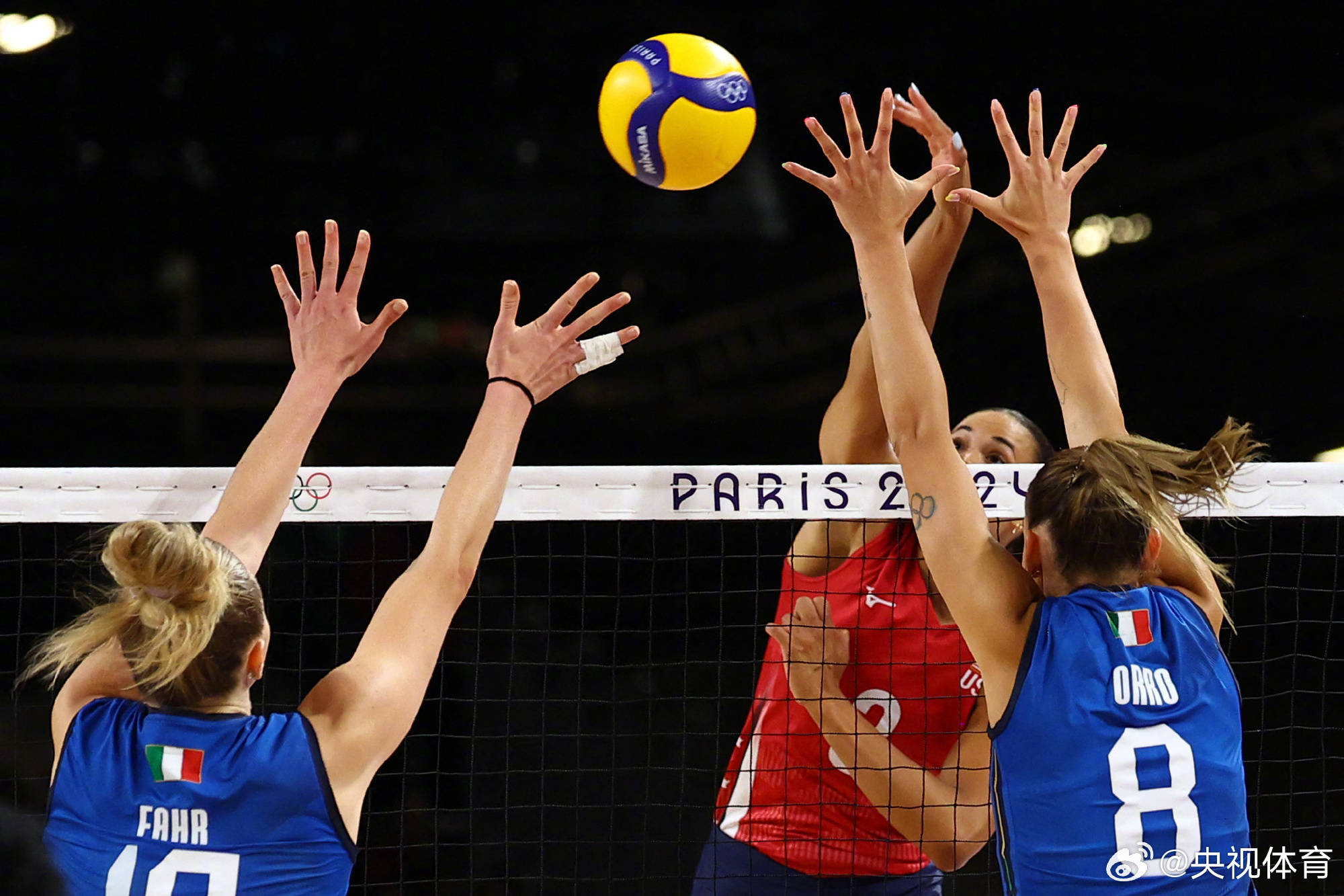 穿越重重困难,巴西排球队晋级半决赛 穿越重重困难,巴西排球队晋级半决赛